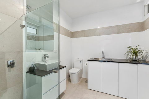 KENNEDY EXECUTIVE TOWNHOUSE - Accommodation 4U 5