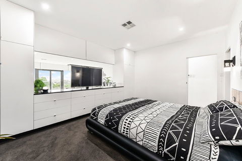 KENNEDY EXECUTIVE TOWNHOUSE - Accommodation 4U 20