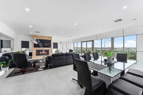 KENNEDY EXECUTIVE TOWNHOUSE - Accommodation 4U 3