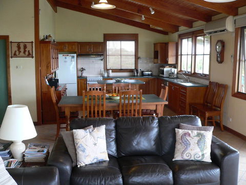 Lantauanan - The Lookout - Accommodation 4U 5