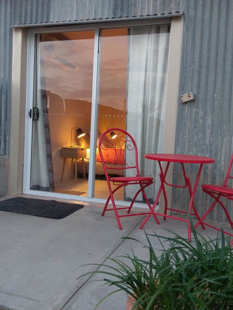 Desert Gum Retreat Gough St - Accommodation 4U 0