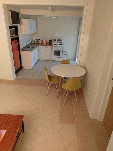 Desert Gum Retreat Gough St - Accommodation 4U 16