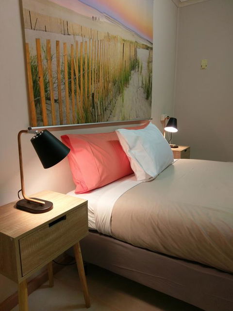 Desert Gum Retreat Gough St - Accommodation 4U 15