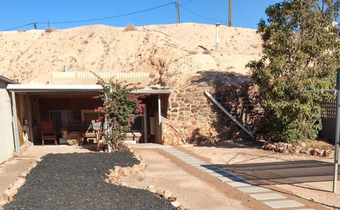 Desert Gum Retreat Gough St - Accommodation 4U 7