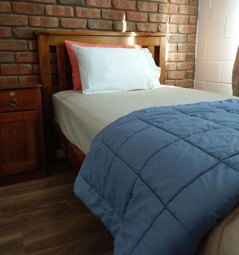 Desert Gum Retreat Gough St - Accommodation 4U 11