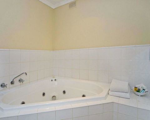 Comfort Inn Victor Harbor - Accommodation 4U 6