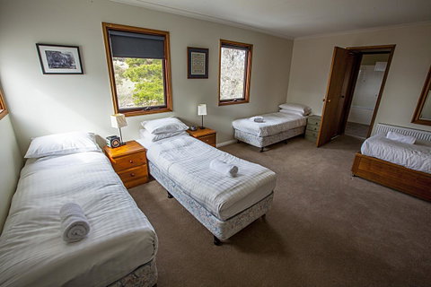 Eagles Range - Accommodation 4U 10