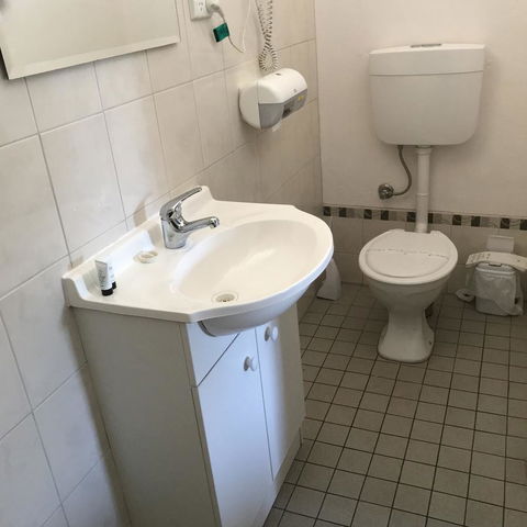 Travelway Motel - Accommodation 4U 1