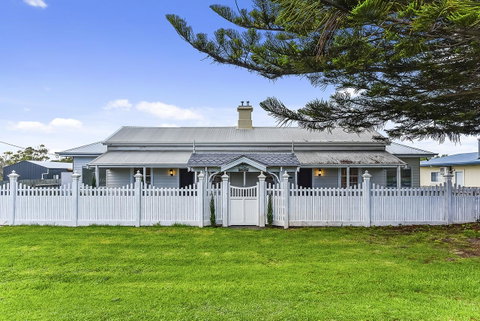 Railway Cottage In Beachport - Accommodation 4U 4