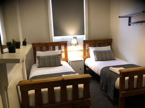 Cornwall Hotel - Accommodation 4U 14