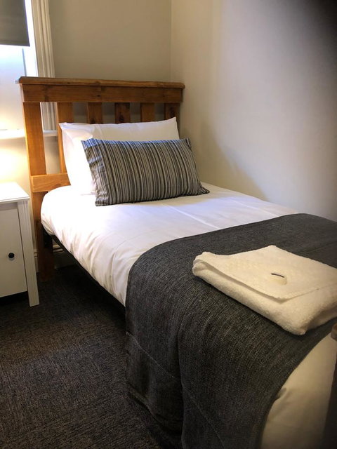 Cornwall Hotel - Accommodation 4U 12