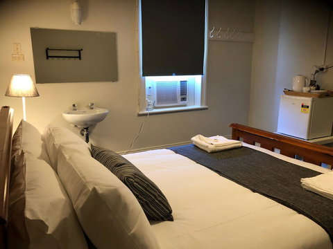 Cornwall Hotel - Accommodation 4U 16