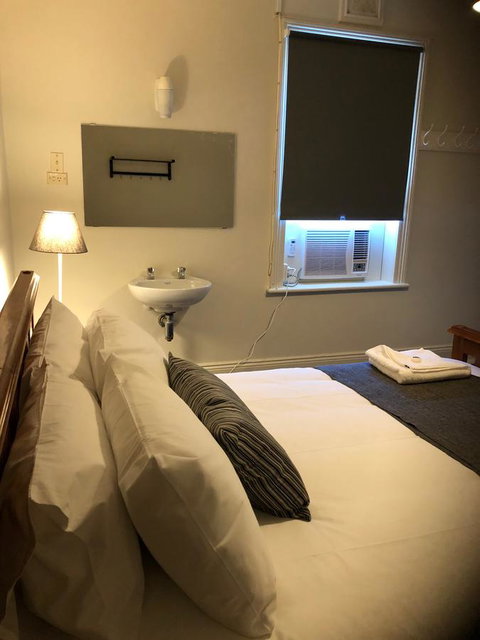 Cornwall Hotel - Accommodation 4U 5