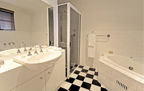 St Francis Winery - Accommodation 4U 12