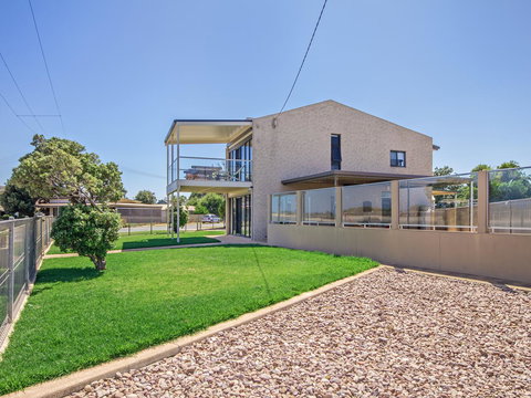 Pearl By The Sea - Accommodation 4U 13