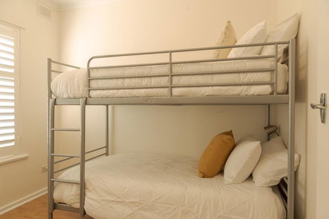 Henley Beach South, Amazing Views, Huge Private Balcony! - Accommodation 4U 8