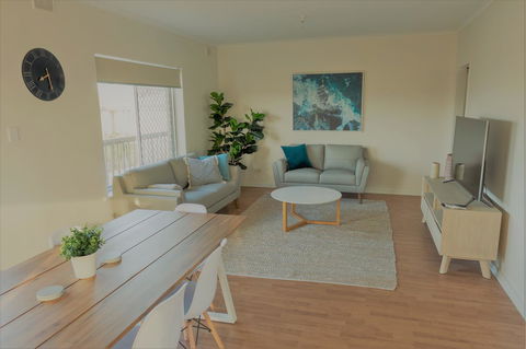 Henley Beach South, Amazing Views, Huge Private Balcony! - Accommodation 4U 5