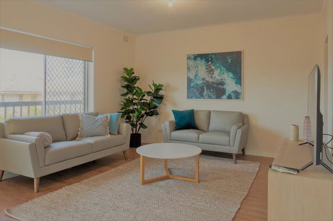 Henley Beach South, Amazing Views, Huge Private Balcony! - Accommodation 4U 2