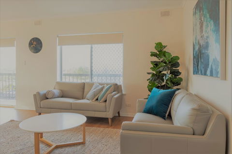 Henley Beach South, Amazing Views, Huge Private Balcony! - Accommodation 4U 3
