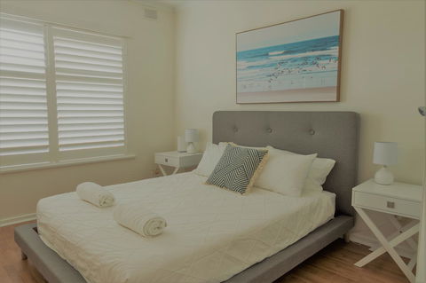 Henley Beach South, Amazing Views, Huge Private Balcony! - Accommodation 4U 1