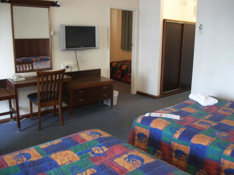HotelMOTEL Adelaide - Accommodation 4U 6