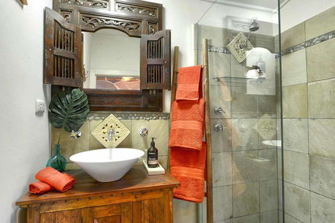 The Lotus Eater - Accommodation 4U 16