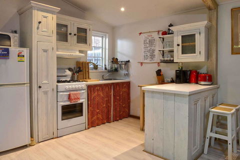 The Lotus Eater - Accommodation 4U 9