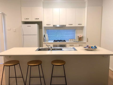 MODERN SPACIOUS 3 BR HOME - NEAR BEACH & AIRPORT - Accommodation 4U 9