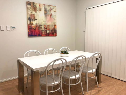 MODERN SPACIOUS 3 BR HOME - NEAR BEACH & AIRPORT - Accommodation 4U 10