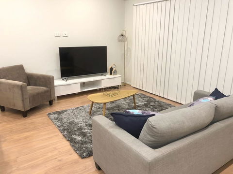 MODERN SPACIOUS 3 BR HOME - NEAR BEACH & AIRPORT - Accommodation 4U 7