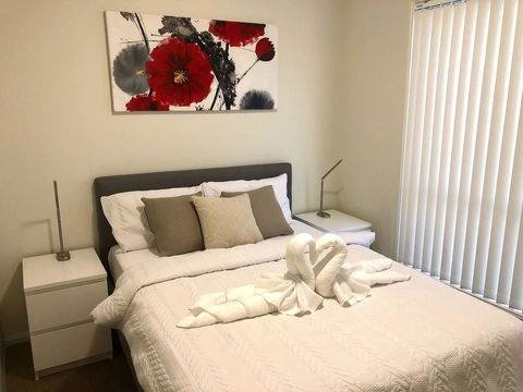 MODERN SPACIOUS 3 BR HOME - NEAR BEACH & AIRPORT - Accommodation 4U 2