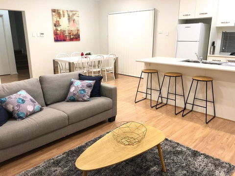 MODERN SPACIOUS 3 BR HOME - NEAR BEACH & AIRPORT - Accommodation 4U 8