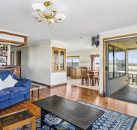 Rocks Retreat House with Sea Views - Accommodation 4U