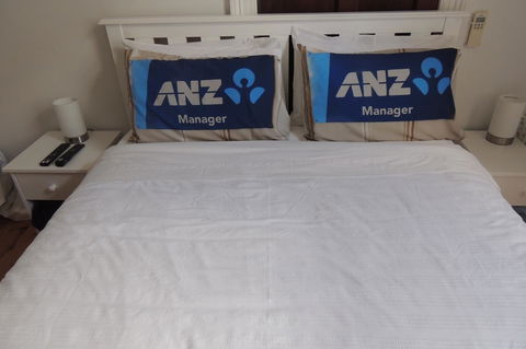Wozza's B&B - Accommodation 4U 30