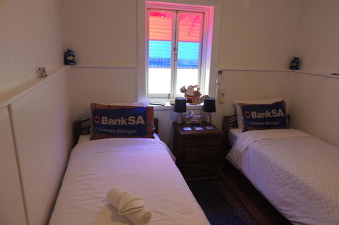 Wozza's B&B - Accommodation 4U 9
