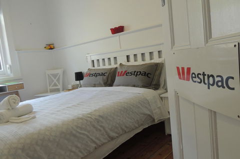 Wozza's B&B - Accommodation 4U 34