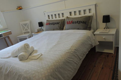 Wozza's B&B - Accommodation 4U 38