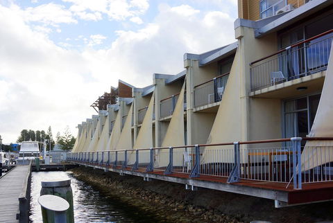 Oceanside 23 - Accommodation 4U 22