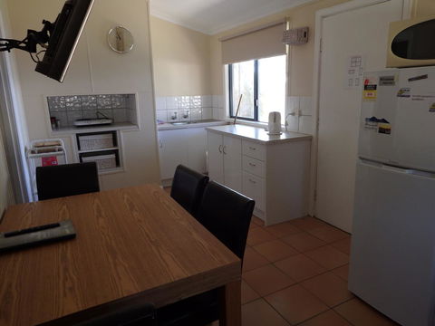Lazy Lobster Holiday Units & Chalets - Accommodation 4U 6