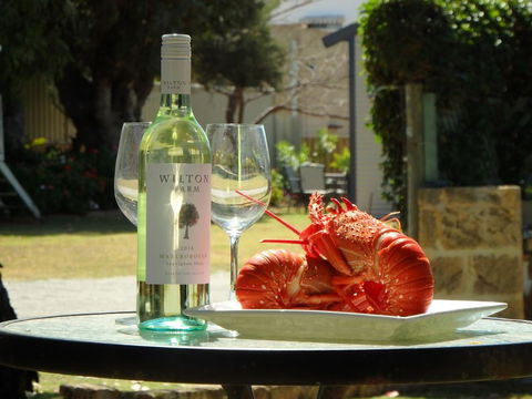 Lazy Lobster Holiday Units & Chalets - Accommodation 4U 0