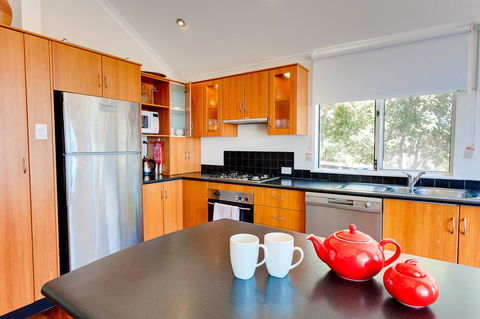 Cottesloe Beach House I - Accommodation 4U 6