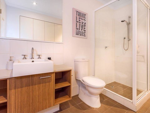 Home Apartment - Perth City Centre - Free WiFi - Accommodation 4U 3