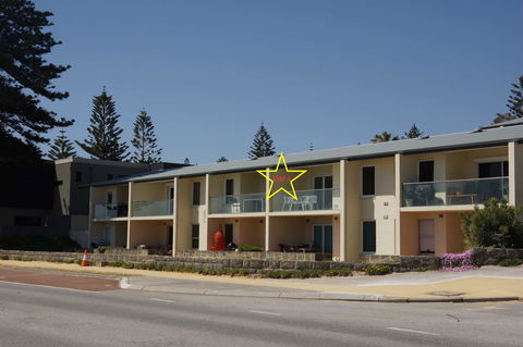 Cottesloe Beachfront Ocean View Apartment - Accommodation 4U 1