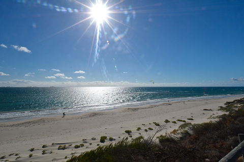 Cottesloe Beachfront Ocean View Apartment - Accommodation 4U 8