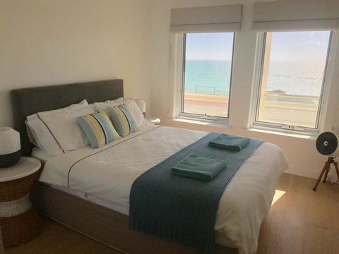 Cottesloe Beachfront Ocean View Apartment - Accommodation 4U 2