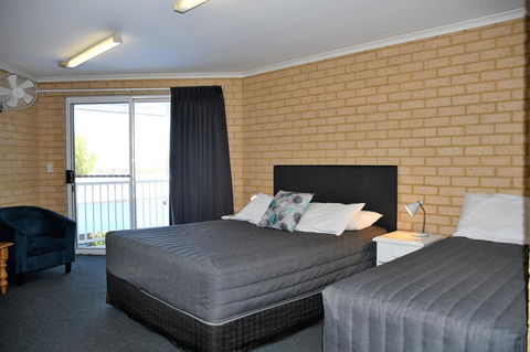 Kalbarri Seafront Villas - Accommodation 4U 11