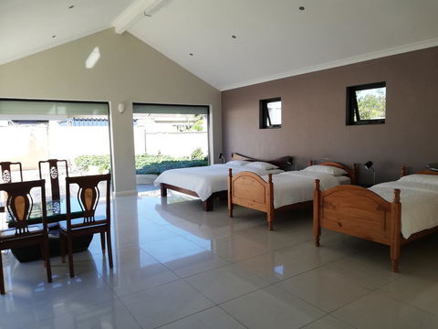 Perth Lake Side Lodge - Accommodation 4U 9