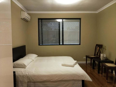 Perth Lake Side Lodge - Accommodation 4U 6