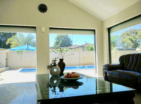 Perth Lake Side Lodge - Accommodation 4U 18