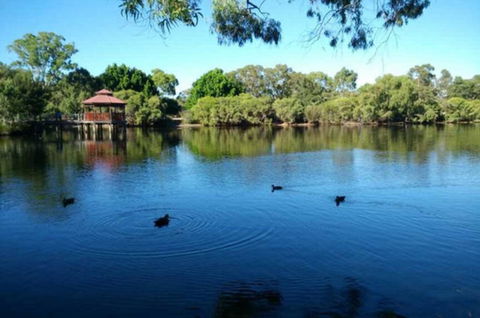 Perth Lake Side Lodge - Accommodation 4U 2